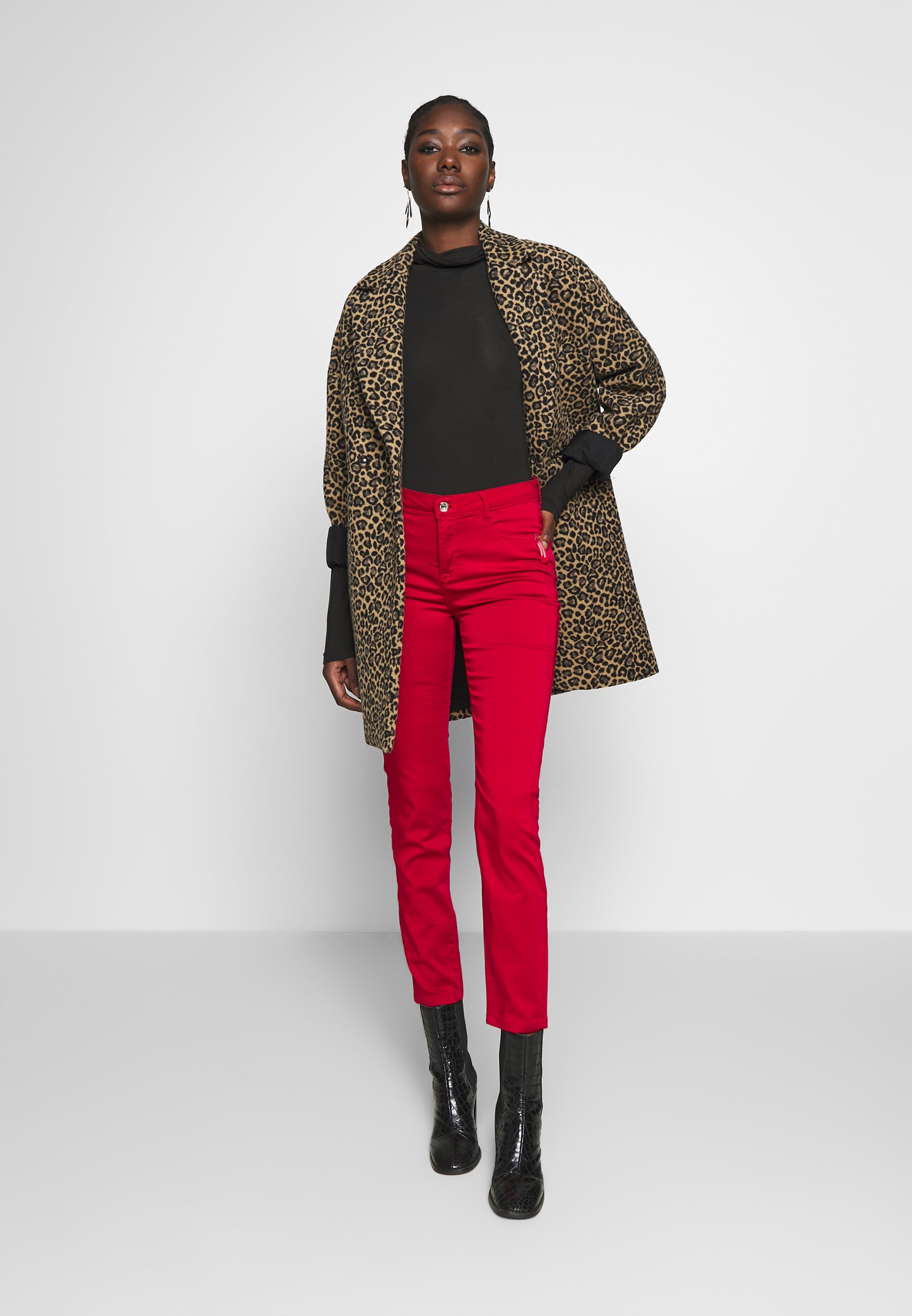 Vaqueros Mujer | PantalóN Vaquero Sensational Original Azul | Cortefiel \u003e  Skywatchers Inn