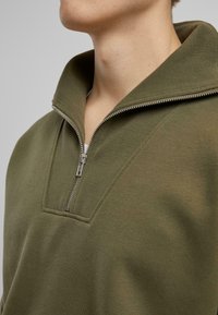 Urban Classics Sweatshirt - olive