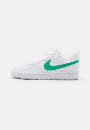 COURT BOROUGH RECRAFT UNISEX - Matalavartiset tennarit - white/stadium green/football grey