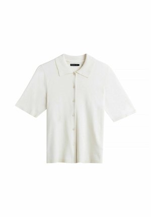 Kortärmad, knappad vit stickad skjorta med spetsig krage, visad mot en vit bakgrund.