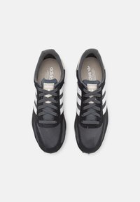 adidas Originals LA TRAINER UNISEX - Baskets basses - core black/beige/footwear white