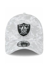 Gray camouflage baseball cap featuring the Raiders logo in black and white. Adjustable fit with a curved brim and textured fabric.