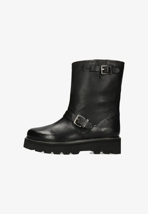Sort læder ankelstøvle med to justerbare spænder, tyk gummisål, rund tå og kontrasterende syninger.