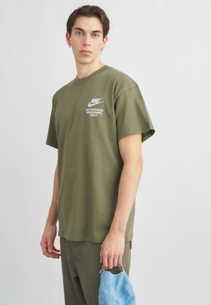 TEE - Μπλουζάκι με στάμπα - medium olive