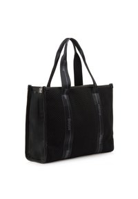 Borsa tote nera con corpo in rete e accenti solidi, dotata di doppi manici e spallacci stampati con logo. Forma rettangolare e design strutturato.