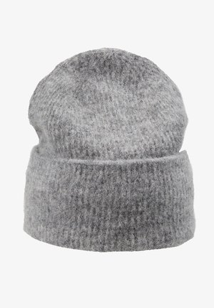 Bonnet tricoté gris en matériau doux et texturé, doté d'un revers roulé et d'un haut légèrement tombant pour plus de confort.