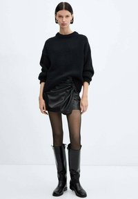 Mango CAIRO - Šortky - black