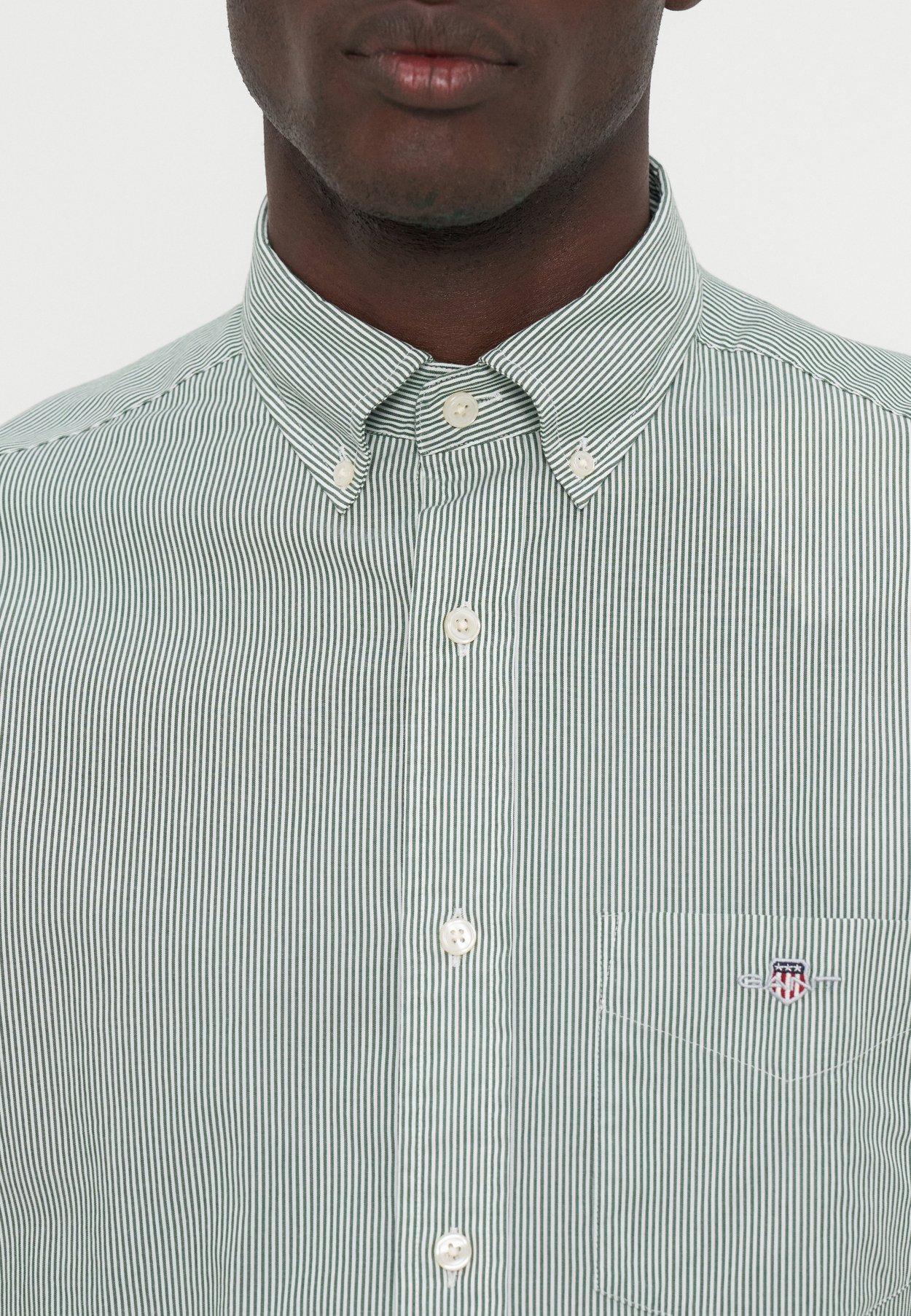 REGULAR FIT