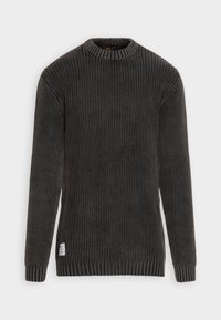 Dunkelgrauer gestrickter Pullover mit einem gerippten Rundhalsausschnitt, strukturiertem Stoff, langen Ärmeln und gestreiften Rippenakzenten an den Bündchen und am Saum.