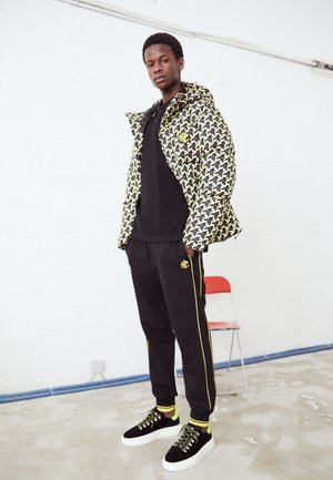 CUBIC EMBLEM PANTS - Träningsbyxor - black