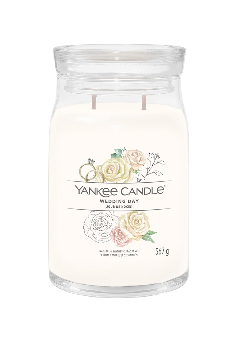 Bougie Yankee Candle dans un pot en verre transparent, cire blanche et deux mèches. Présente des illustrations florales dans des couleurs pastel. Poids du produit : 567 g.