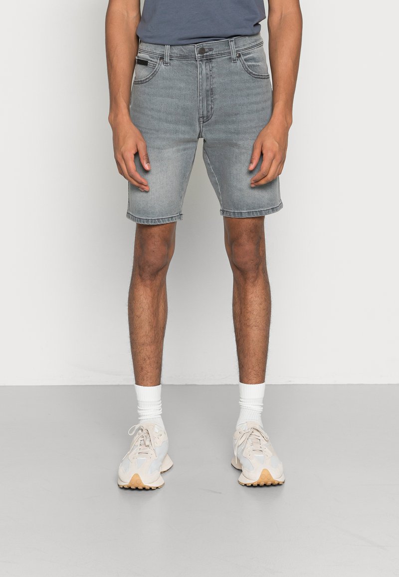 Wrangler TEXAS - Calções de ganga - golden grey