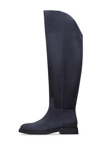Stivali alti blu navy realizzati in pelle liscia, con un design semplice caratterizzato da una silhouette dritta e una suola piatta in gomma nera.