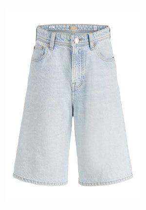 Jasnoniebieskie szorty dżinsowe o luźnym kroju, z paskiem w talii, zamkiem błyskawicznym, pięcioma kieszeniami oraz wyraźnym blaknięciem na tkaninie.