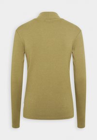 Maglia a maniche lunghe a costine in verde oliva, con colletto alto e silhouette aderente. Tessuto morbido senza motivi o decorazioni visibili.