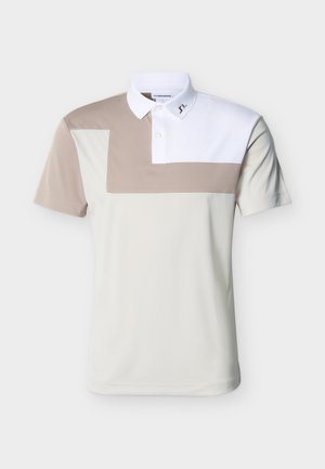 Herren-Poloshirt mit kurzen Ärmeln, weißem Kragen, beigen und hellgrauen Farbfeldern sowie einem kleinen Logo auf dem Kragen.