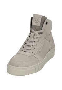 Helle graue High-Top-Sneaker, hergestellt aus Wildleder und Mesh. Strukturierte Akzente, Schnürdesign und eine Gummisohle mit ausgeprägten Rillen.
