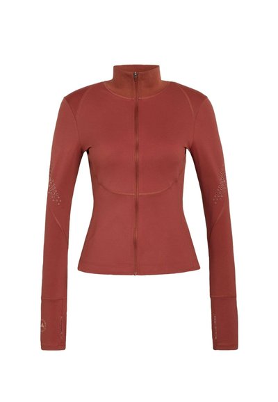 Rød atletisk jakke med lynlås, lange ærmer, høj hals, teksturerede detaljer på skuldre og ærmer samt åndbart stof.