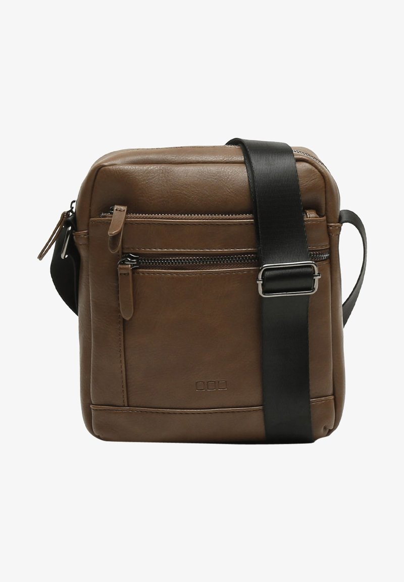 Borsa a tracolla in pelle marrone con cinturino nero regolabile, dotata di numerosi taschini con zip e una texture liscia.