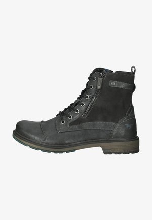 Schwarze Leder-Ankle-Boots mit glatter Oberfläche, Schnürung vorne, seitlichem Reißverschluss und strukturierten Akzenten. Klobige Sohle mit kontrastierendem Profil.