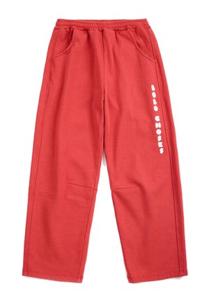 Pantalon de survêtement rouge avec taille élastique, poches avant, et texte blanc ""Bone Horses"" imprimé verticalement sur la jambe droite.