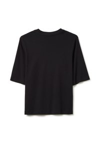 Camiseta negra de manga corta hecha de tela suave, con un cuello redondo y un corte relajado. Sin logotipos ni patrones visibles.
