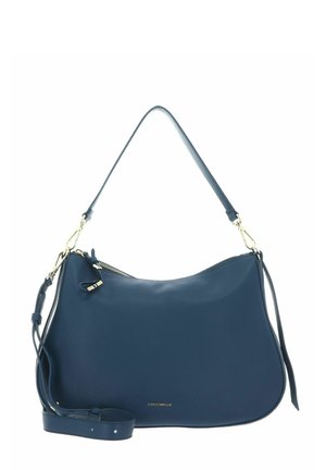 Sac à main en cuir bleu marine avec fermeture éclair dorée, bandoulière amovible et poignée courte, avec un marquage minimaliste à l'avant.