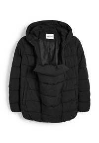 Chaqueta acolchada negra con capucha, que presenta un diseño acolchado, cremallera frontal y un bolsillo tipo canguro en el pecho para mayor funcionalidad.