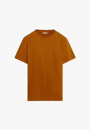 Pomarańczowa bawełniana koszulka z okrągłym dekoltem, krótkim rękawem i małą haftowaną grafiką na piersi. Gładka faktura, podstawowy design.