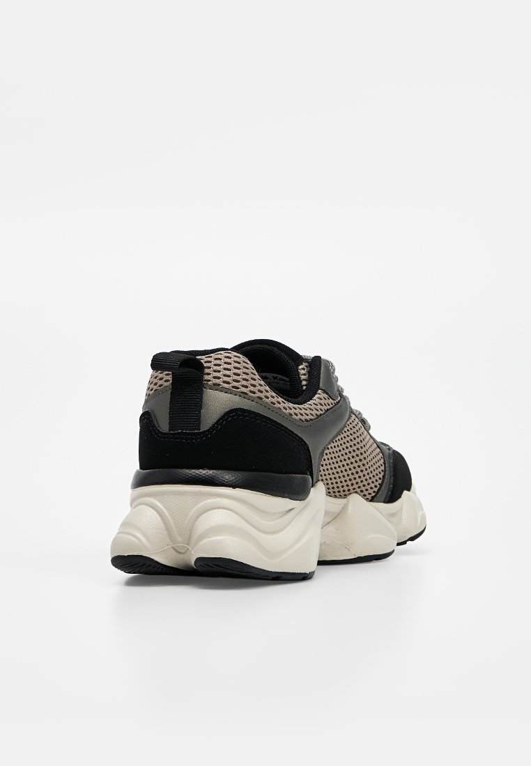 Sneaker low
