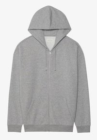 Sudadera con cremallera completa de color gris claro, con capucha ajustable y bolsillos canguro en la parte frontal, hecha de una tela suave con puños y dobladillo acanalados.