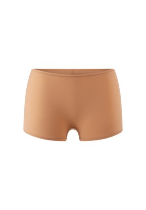 Shorts beige senza cuciture realizzati in un tessuto liscio e elasticizzato, con vita bassa e un'apertura decorativa all'orlo.