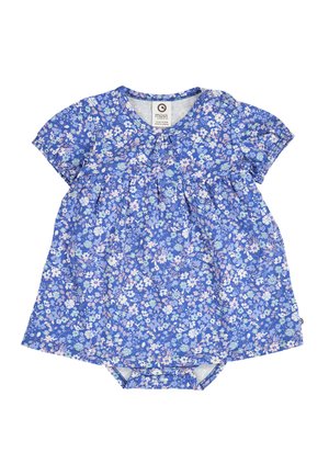 Blå babykjole med korte ærmer, heltrykt med små hvide og pink blomster, elastiske manchetter og trykknapper ved skulder og skridt.