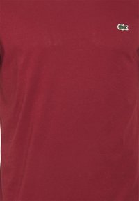 Lacoste T-shirt básica - cranberry