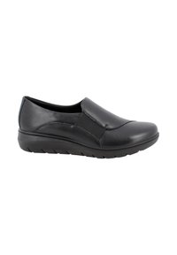 Scarpa nera in pelle slip-on con pannelli laterali elastici, punta arrotondata e suola in gomma testurizzata e flessibile. Finitura liscia con dettagli minimi.