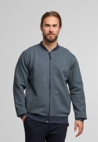 Strickjacke mit Reißverschluss in Dunkelblau, mit strukturiertem Muster, geripptem Kragen und Bündchen, ausgestattet mit einem Frontreißverschluss und Seitentaschen.