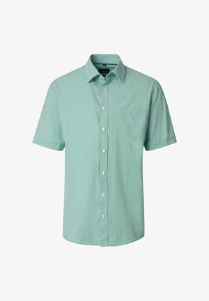 Kortærmet lysegrøn herreskjorte med knapper, frontlomme og krave, vist på hvid baggrund.
