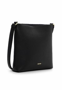 Borsa a tracolla in pelle nera con finitura texturizzata, dettagli in hardware dorato e tracolla regolabile, caratterizzata da un design minimalista.