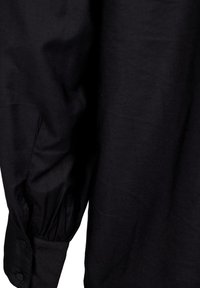 Zizzi MIT RUFFLES - Nööpidega pluus - black