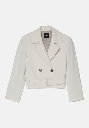 Cropped double-breasted jacket in light beige fabric, featuring a wide collar, two buttons, and a belt at the waist.