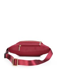 Czerwony skórzany nerka o teksturowanym wykończeniu, z dwoma zasuwanymi kieszeniami i gładkim, regulowanym satynowym paskiem.