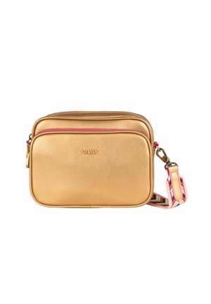 Gouden crossbody tas met een gladde, glanzende textuur, voorzien van een roze rits en een verstelbare strap met patroon. Logo ingebosd op de voorkant.