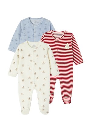 Drei Baby-Fußanzüge: hellblau mit Segelbootmotiven, cremefarben mit kleinen Booten und Tiermotiven sowie rot-weiß gestreift mit Boots-Patch.