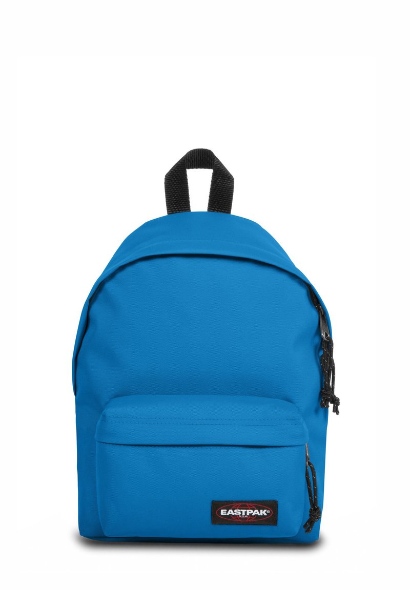 Zaino Eastpak blu vivace con tiranti neri, tasca frontale e maniglia nera per il trasporto nella parte superiore.