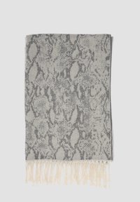 Grijze en crèmekleurige sjaal met een slangenpatroon en franjes aan de randen, gemaakt van geweven textiel. Zachte textuur en rechthoekige vorm.
