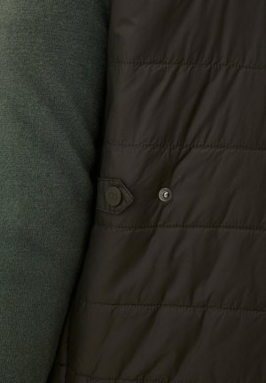 Oscar Jacobson PADDED - Väst - rosciola green