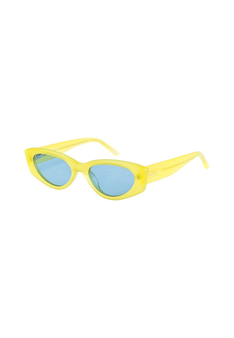 Gafas de sol tipo cat-eye con un marco de plástico amarillo translúcido y lentes de tinte azul. Presentan un diseño elegante y acentos de hardware mínimos.