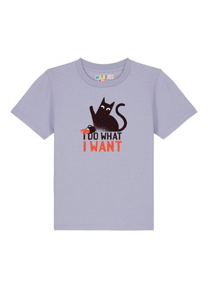 Hellblaues Baumwoll-T-Shirt mit einem schwarzen Katzenmotiv und dem Schriftzug "ICH MACH, WAS ICH WILL" in fettem roten Text darunter. Kurze Ärmel, Rundhalsausschnitt.
