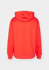 Felpa con cappuccio rosso a maniche lunghe, realizzata in un tessuto misto cotone, con un design semplice e polsini e orlo a costine.