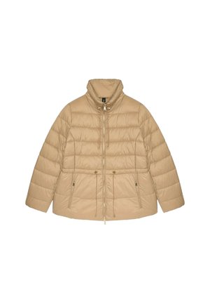 Giacca puffer beige con colletto alto, tasche con zip ai lati, cordini elastici in vita e texture trapuntata. Design isolato.